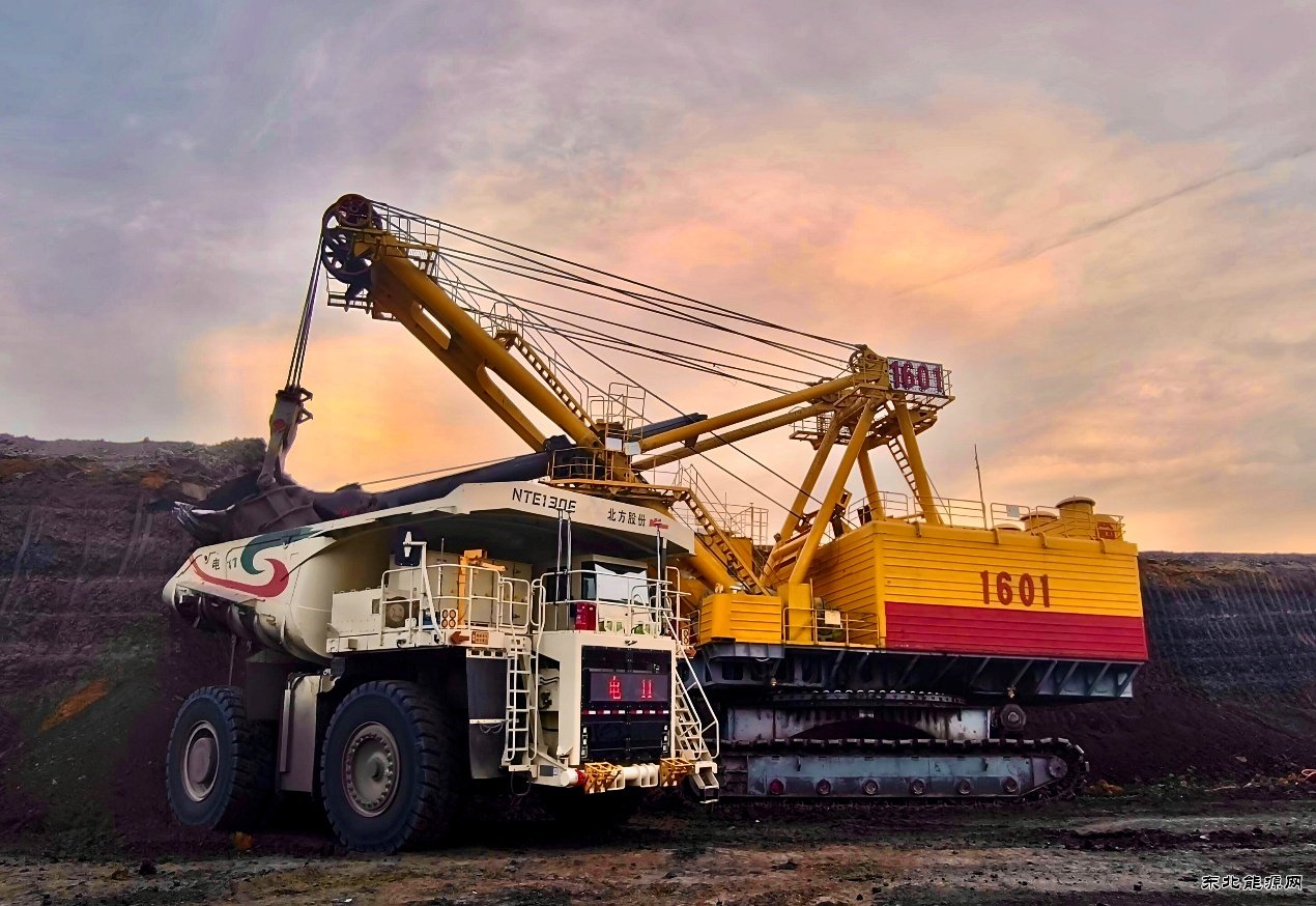 扎哈淖尔露天煤矿全力保障冬季电煤供应 智能化转型提效显著