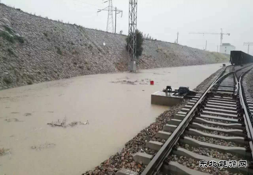 宁东铁路公司搏击风雨战洪水精诚团结保安全
