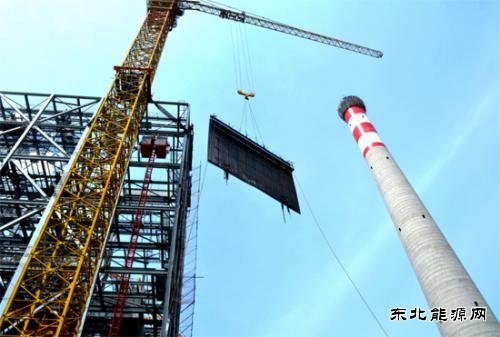 绥化：1号炉水冷壁吊装