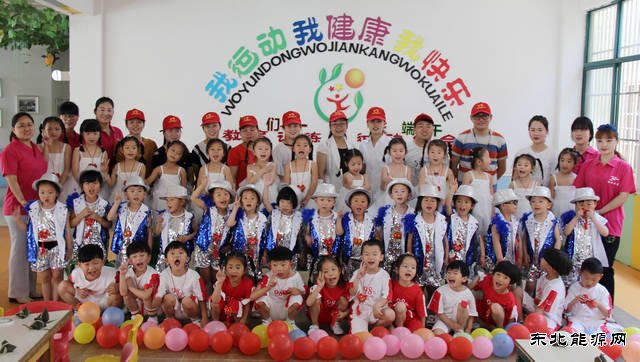 新集矿区志愿者为留守儿童献爱心