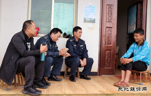 云南西双版纳路政支队组织帮扶责任人走访脱贫户