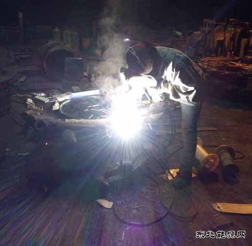 轿子山煤矿：组织检修采煤机