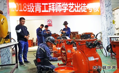 月亮田矿开展青工拜师学艺出徒考核确保“绝活”不断代