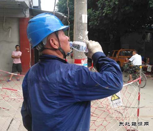 国网四川广汉市供电公司：烈日下抢修  为高考护航