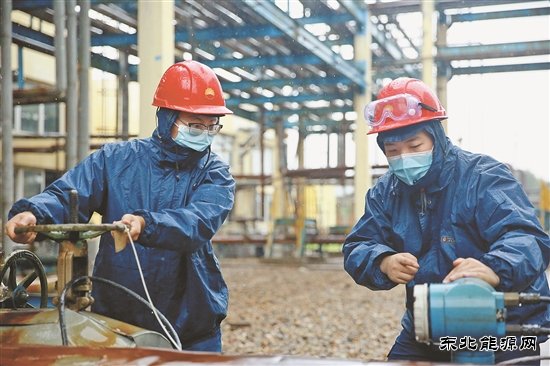 严阵以待应对台风“巴威”