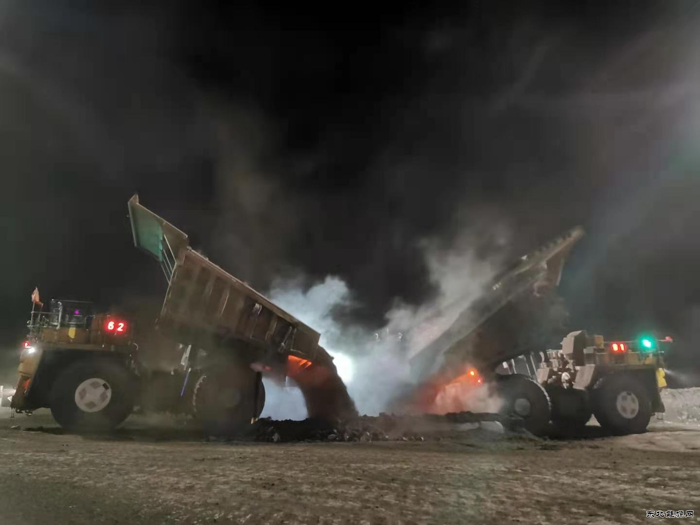 内蒙古南露天煤矿：加强夜班生产组织保煤炭破碎