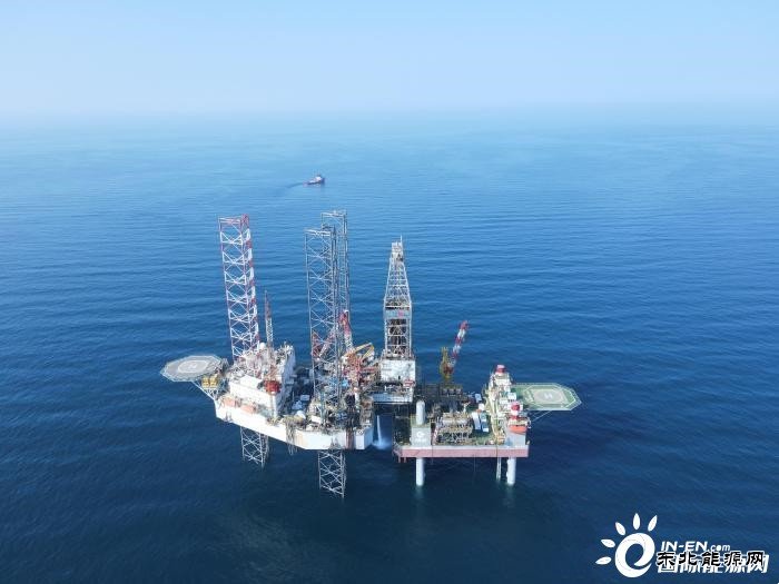 中国首座海上可移动自升式井口平台投产