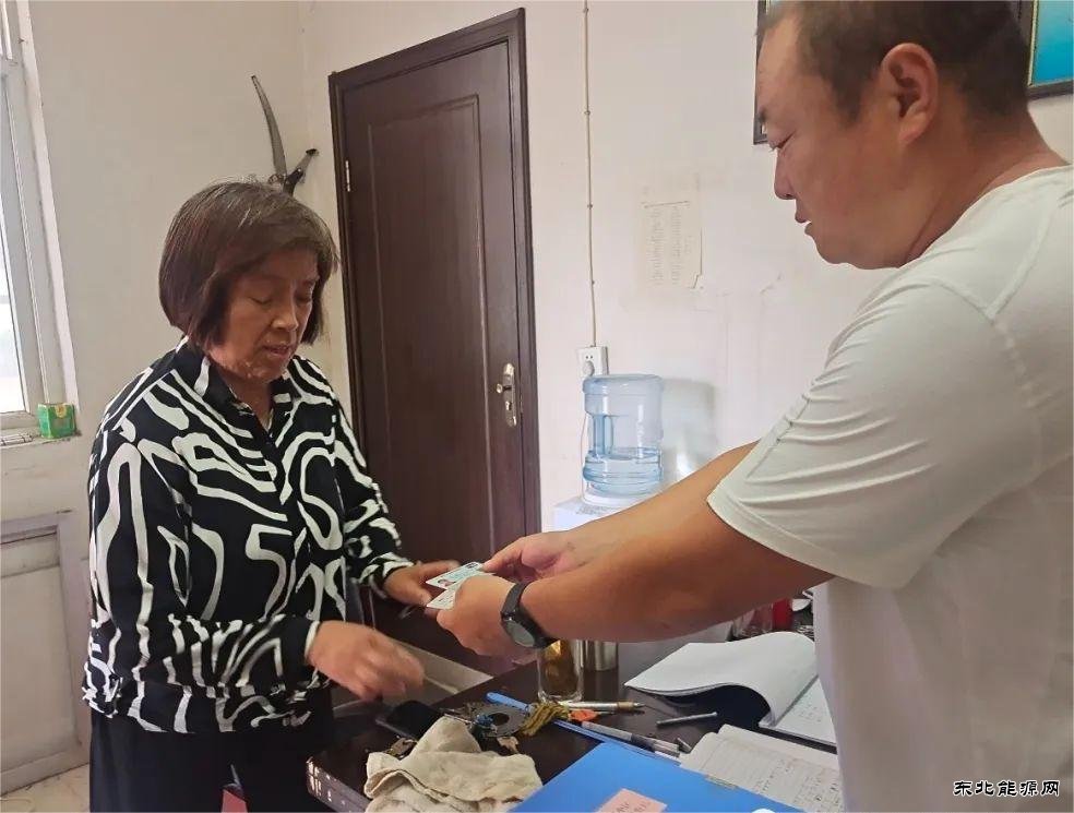 蒲白中心社区：拾金不昧暖人心  共产党员显担当