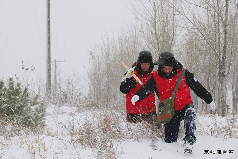 国家电网应对寒潮 全力保暖保供