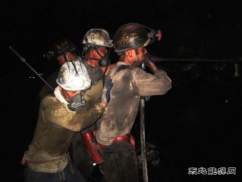 图文：煤矿深处的璀璨星光