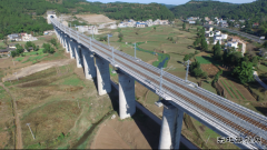 特写：巴山蜀水建铁路  奋战兰渝拓通途