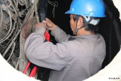 会泽供电公司城区营业点为古城电缆换新装