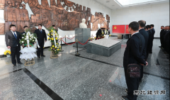 兴凯湖电业局：清明前夕组织党团员瞻仰祭扫王震将军烈士墓