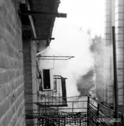 沈阳一老楼凌晨失火 环卫工救了全楼人