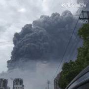 湖北宜昌一化工厂发生爆炸 全区被烟雾笼罩(图)