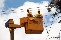 会泽供电带电作业为中考保驾护航