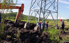 现场新闻  18号铁塔扶正作业成功