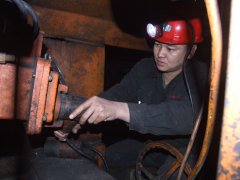 图片新闻 兑归作业保安全