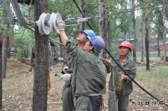 现场新闻 紧张抢修进行时