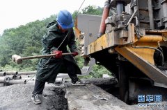 山西晋城煤矿透水事故：水位下降3.88米 投送食物5次