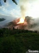 湖北恩施川气东输天然气管道破裂发生爆燃