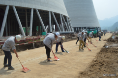 承德项目部组织党团员开展道路清扫义务劳动