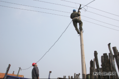 现场新闻 “烤”验，32度高温下的抢修