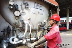西宁加气站：冰火两重天 全力保供气