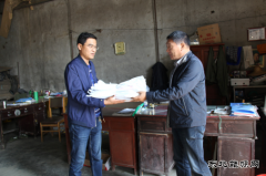 兴凯湖电业局：局工会主席唐文德到庆丰供电局送温暖