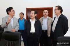 铜川矿业公司执行董事、总经理王蓬深入下石节矿调研指导工作