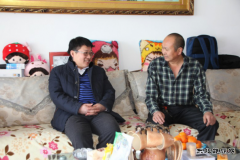 兴凯湖电业局：局领导班子节前到基层单位慰问困难职工