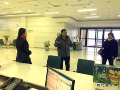 兴凯湖电业局：局工会主席唐文德节前慰问95598客服人员