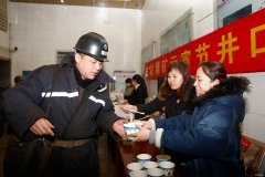 古城煤矿：元宵佳节送平安