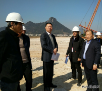 浙江省临海市委副书记、代市长梅式苗到金台铁路6标调研