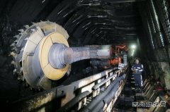 神南张家峁矿业公司蹄疾步稳向前走