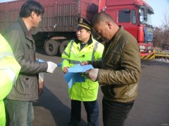 玛纳斯路政管理局：榆树沟超限检测站多种形式宣传治超新规