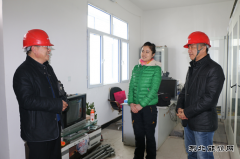 兴凯湖电业局：局党委书记李铁柱深入三丰变施工现场检查指导工作