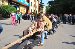 牛儿庄采矿公司掘进区工会举办胜利杯拔河赛