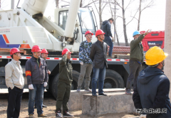 兴凯湖电业局：局领导到66KV红旗变春检现场检查指导工作