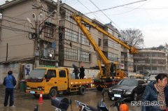 金钟供电所做好会泽公司的一面旗