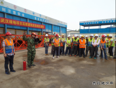 武汉绿地中心演练高空逃生、火灾救援