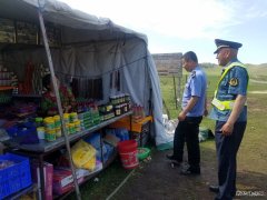 布尔津路政管理局联合执法开展违法摆摊设点清理行动