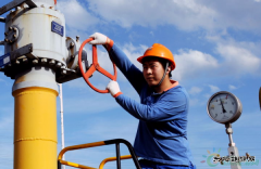 浙能天然气一线职工 头顶烈日巡查忙