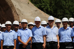 原谅我，不能为你擦拭眼角的泪