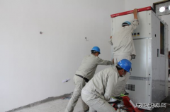 兴凯湖电业局：66KV三丰变电站17组高压开关柜顺利就位