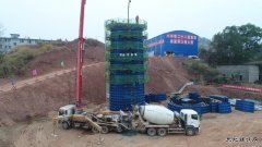 江西：兴泉铁路兴宁4标首根桥墩率先浇筑完工