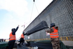 为了北京冬奥会，春节迎风斗寒战京张