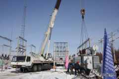 兴凯湖电业局：检修公司变压器吊装工作顺利完成