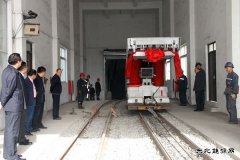 下石节矿2303工作面第一架一次采全高大型综采支架整体顺利入井