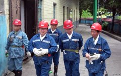 六盘水市安监局副局长吴学刚一行到月矿检查指导工作